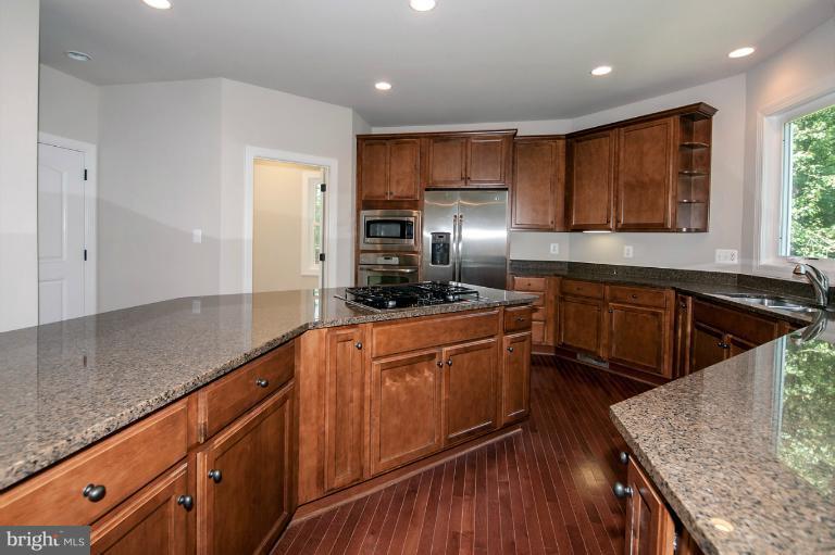 6804 Dean Drive McLean, VA 22101 - Photo 6 of 27 Kitchen