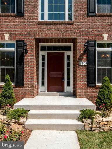 6804 Dean Drive McLean, VA 22101 - Photo 8 of 27 Welcome Home!