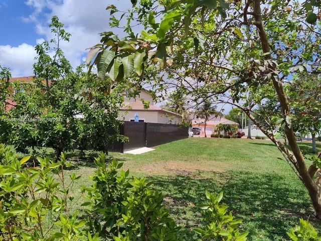 $289,000 | 157-th Ct Southwest 65th Terrace, Miami, FL 33193