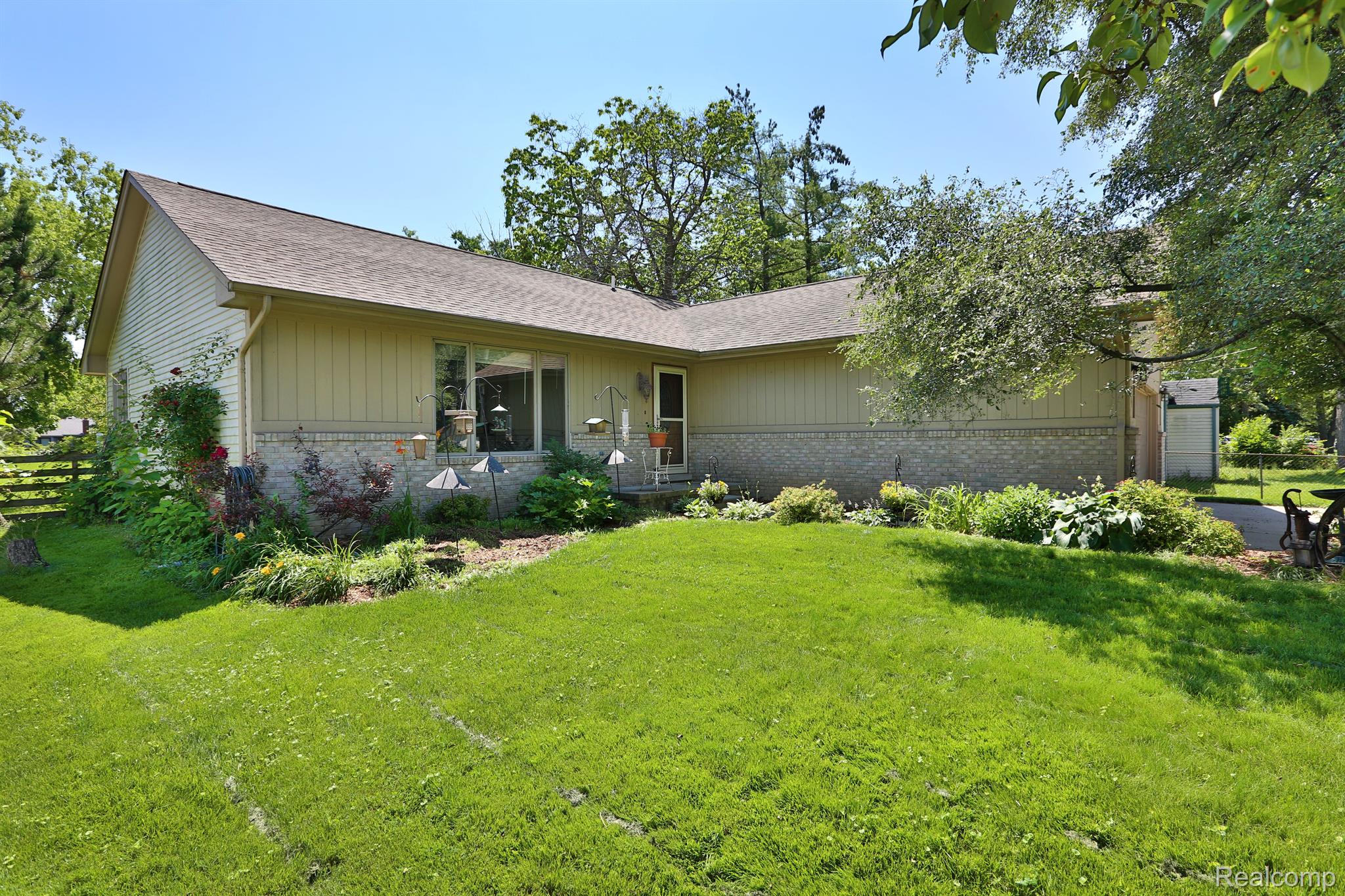 1704 Milverton Road Troy, MI 48083 - Photo 4 of 25 Gallery Image 4