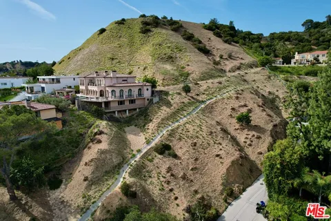 $1,100,000 | 2521 Nottingham Avenue, Los Angeles, CA 90027