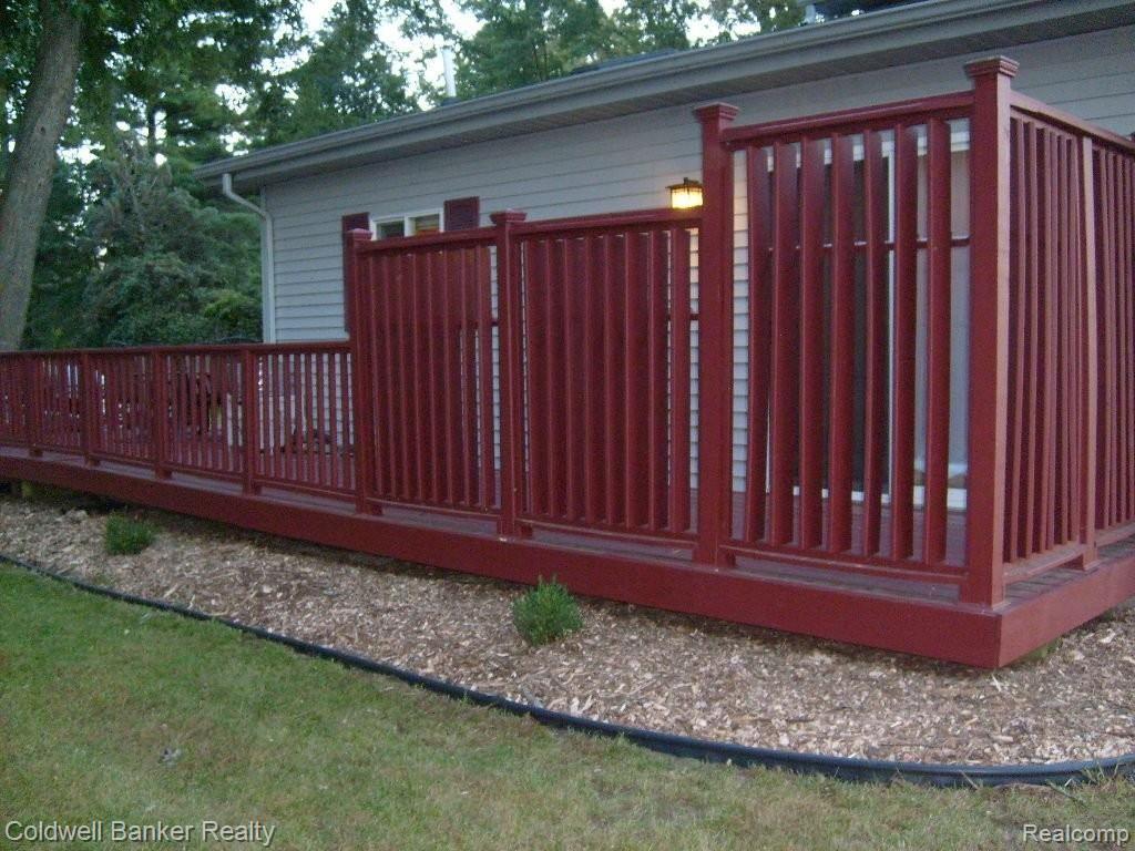 24980 23 Mile Road Macomb, MI 48042 - Photo 27 of 37 Side deck with privacy