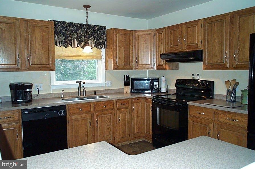 102 East Manor Drive Lititz, PA 17543 - Photo 2 of 12