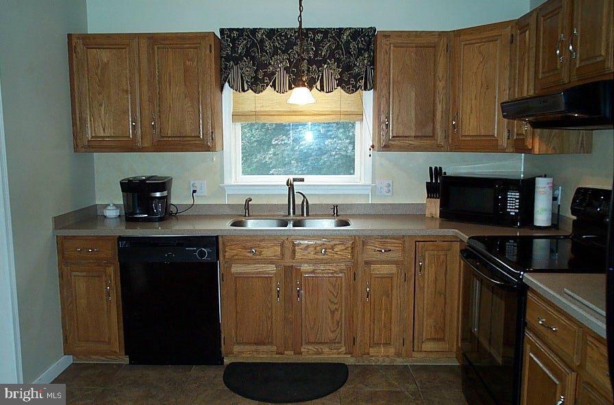 102 East Manor Drive Lititz, PA 17543 - Photo 3 of 12