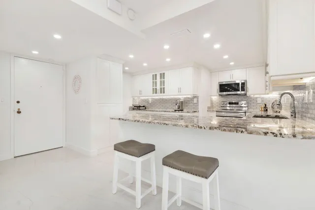 $1,495,000 | 3300 South Ocean Boulevard, Unit 306N, Palm Beach, FL 33480