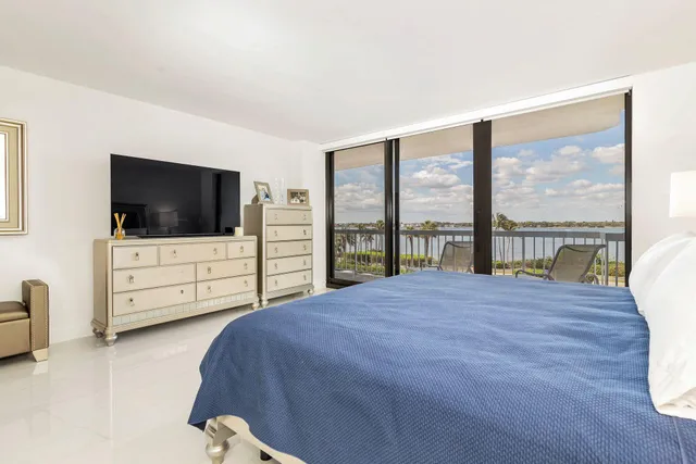 $1,495,000 | 3300 South Ocean Boulevard, Unit 306N, Palm Beach, FL 33480