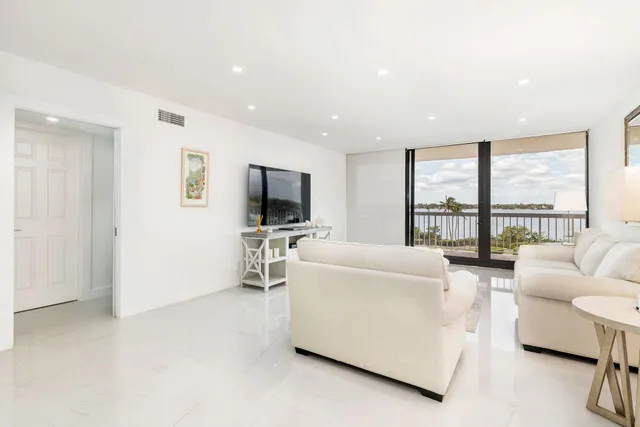 $1,495,000 | 3300 South Ocean Boulevard, Unit 306N, Palm Beach, FL 33480