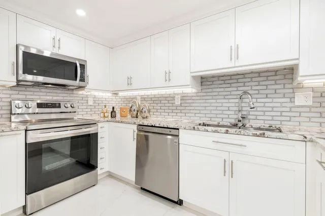 $1,495,000 | 3300 South Ocean Boulevard, Unit 306N, Palm Beach, FL 33480