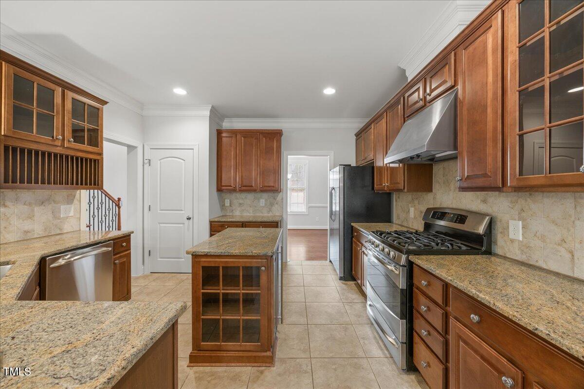 5119 Orabelle Court Raleigh, NC 27606 - Photo 7 of 40 8