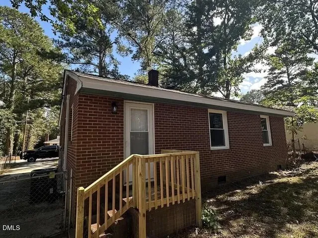 $1,275 | 902 Meadow Street South, Wilson, NC 27893