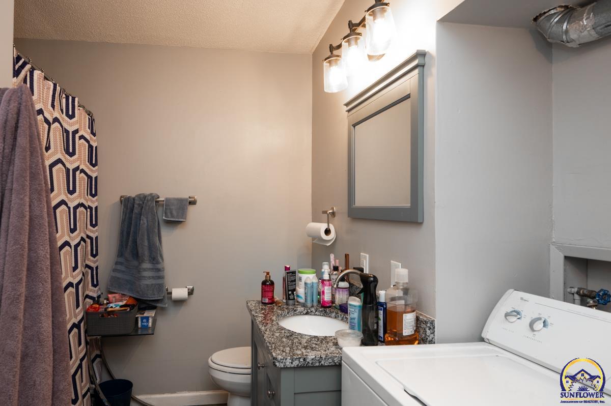 2920 Southwest Twilight Drive Topeka, KS 66614 - Photo 4 of 7