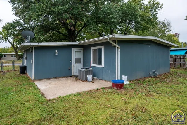 $150,000 | 2920 Southwest Twilight Drive, Topeka, KS 66614