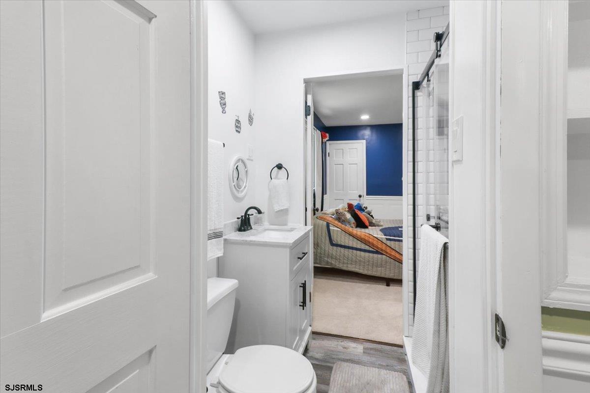 401 Clarkstown Road Mays Landing, NJ 08330 - Photo 33 of 57 a bathroom with a toilet a sink and tub