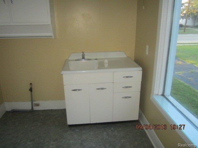 16372 Frazho Road Roseville, MI 48066 - Photo 5 of 6 IMG_3431.JPG