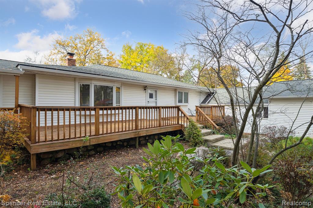 140 South Rochester Road Oakland, MI 48363 - Photo 2 of 39
