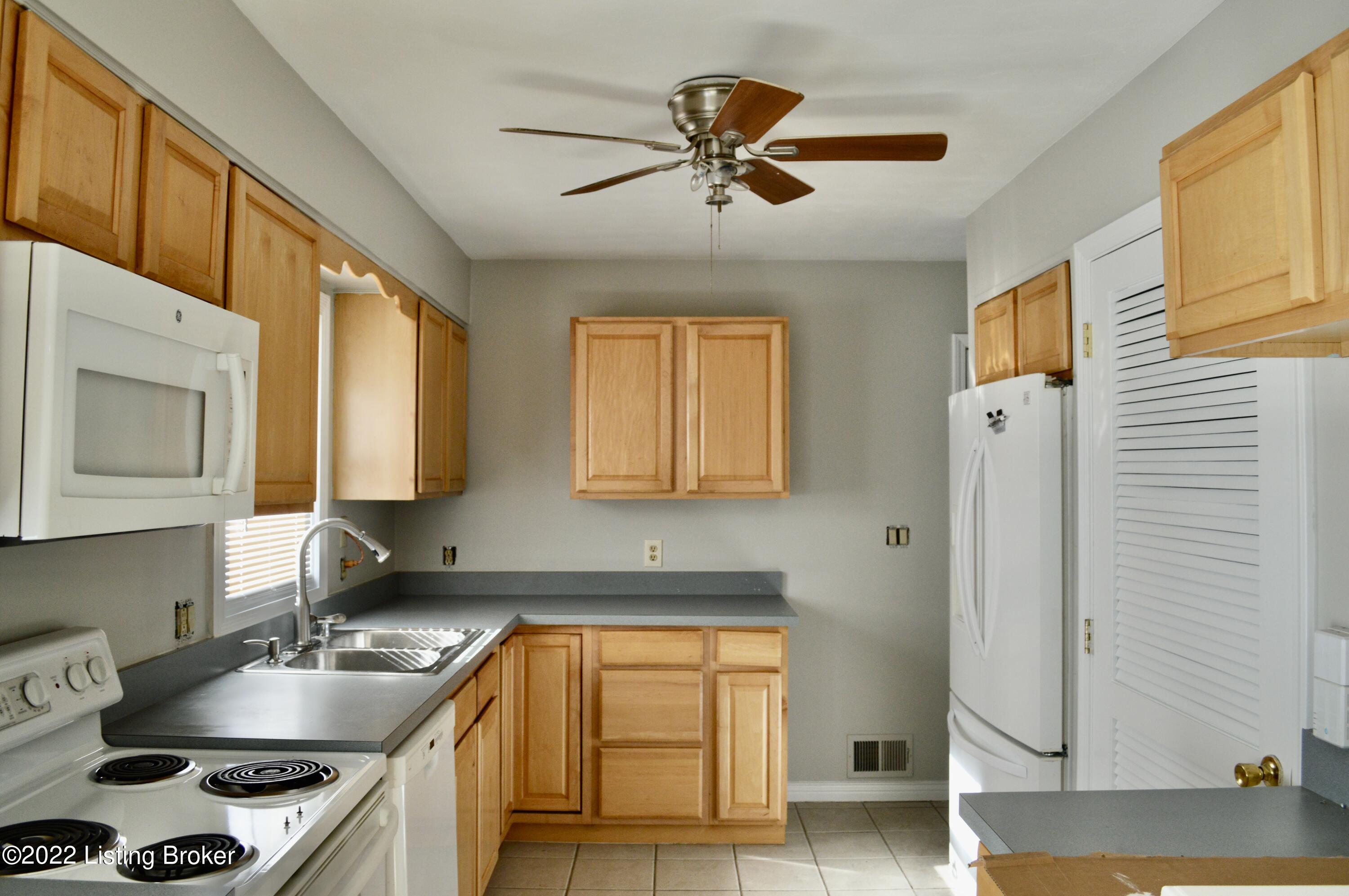 5504 Maryman Road Louisville, KY 40258 - Photo 13 of 26 2EC5D49F-ED38-4645-B710-2EB6F9BC3C45_1_2