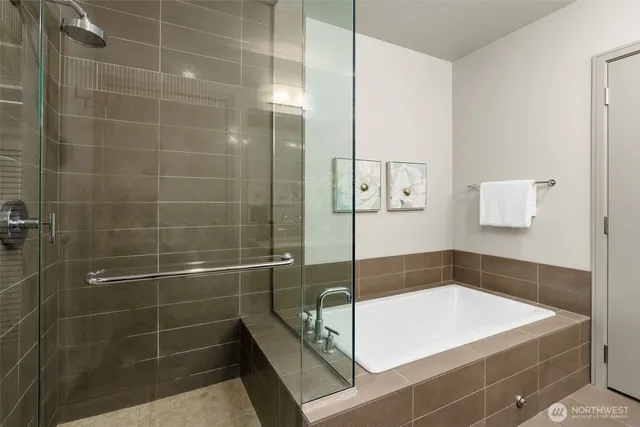 $1,450,000 | 10610 Northeast 9th Place, Unit 1924, Bellevue, WA 98004