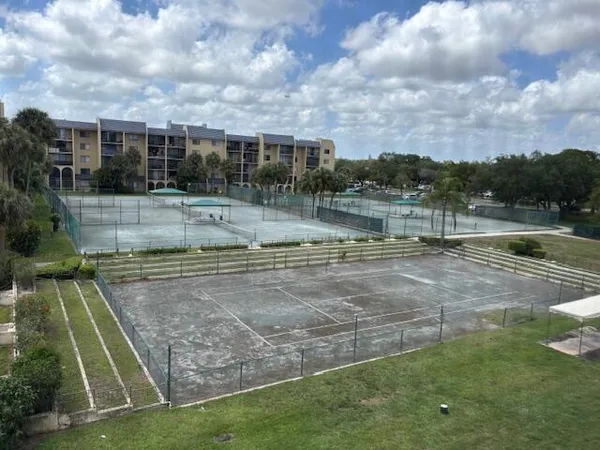 $2,000 | 2820 Tennis Club Drive, Unit 401, West Palm Beach, FL 33417