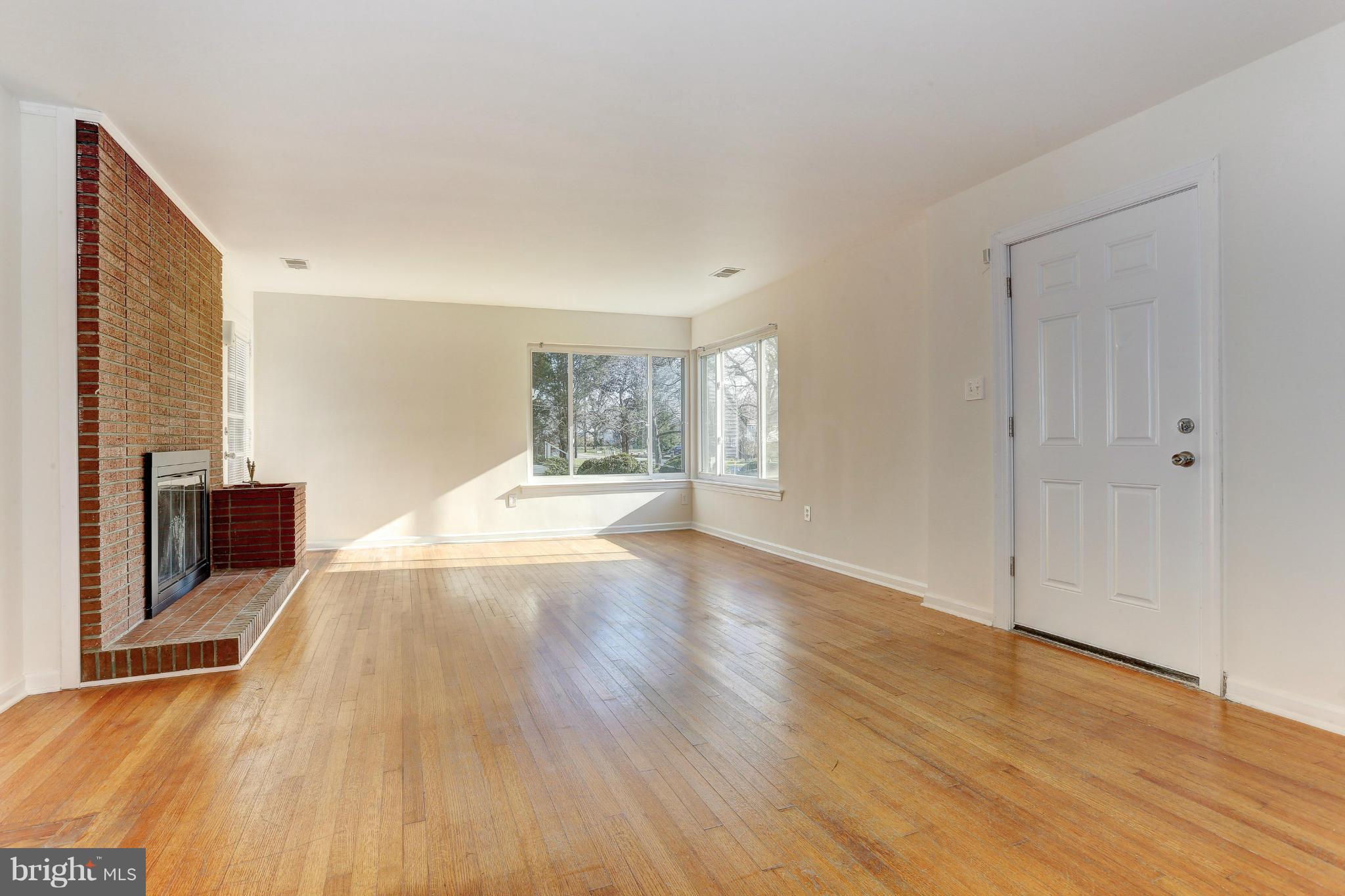 6108 Buckler Road Clinton, MD 20735 - Photo 8 of 24 Family Room
