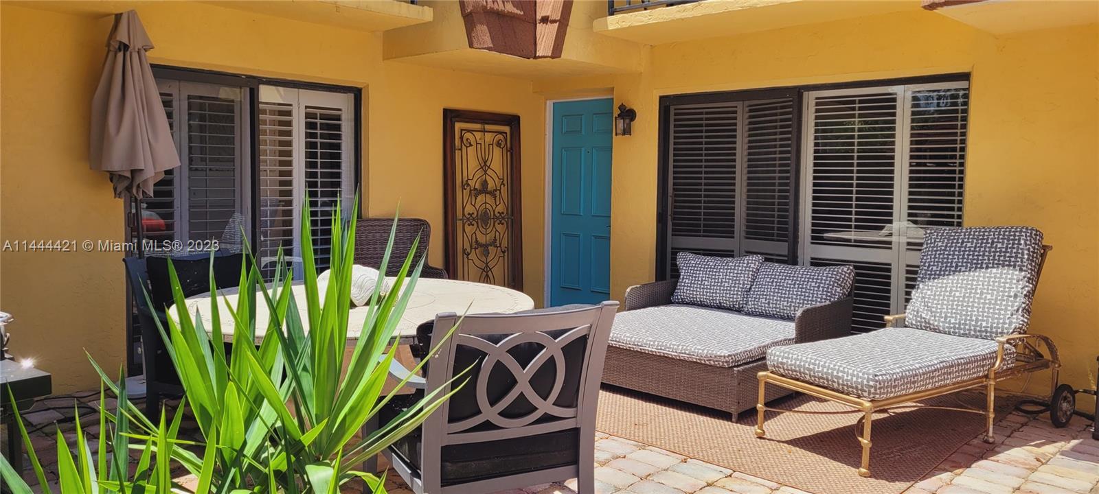 825 Center Street, Unit 28C Jupiter, FL 33458 - Photo 18 of 29 a view of a patio with chairs and a potted plant