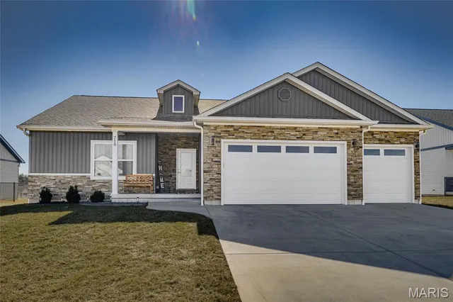 $390,000 | 718 Deerfield Lane, Farmington, MO 63640