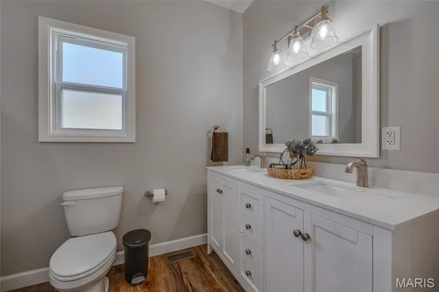 $390,000 | 718 Deerfield Lane, Farmington, MO 63640