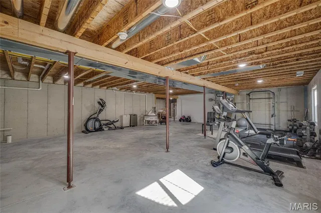 $390,000 | 718 Deerfield Lane, Farmington, MO 63640