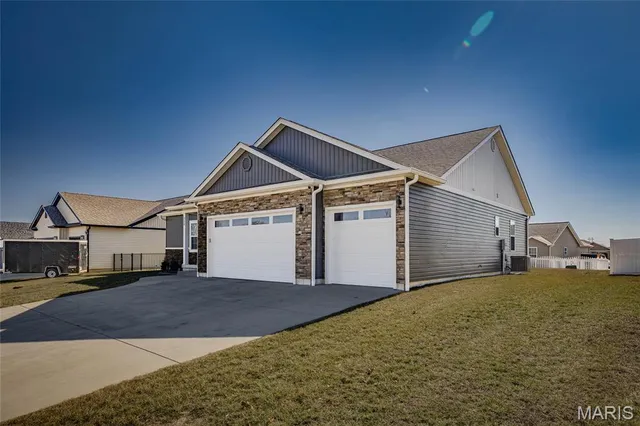 $390,000 | 718 Deerfield Lane, Farmington, MO 63640