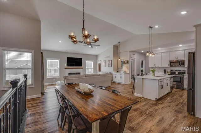 $390,000 | 718 Deerfield Lane, Farmington, MO 63640