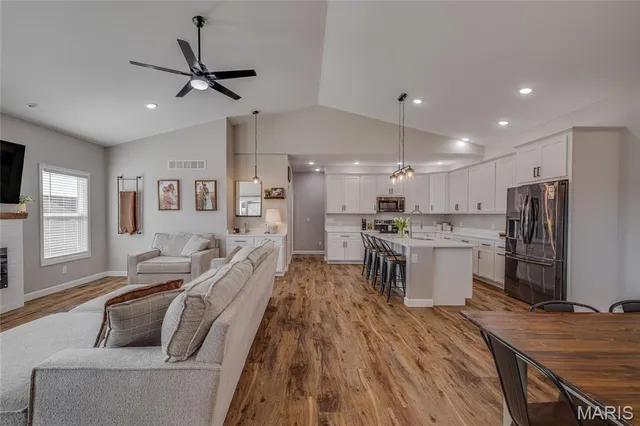 $390,000 | 718 Deerfield Lane, Farmington, MO 63640