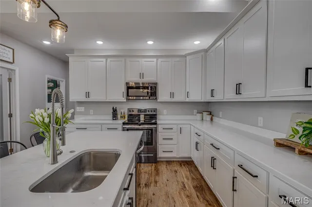 $390,000 | 718 Deerfield Lane, Farmington, MO 63640