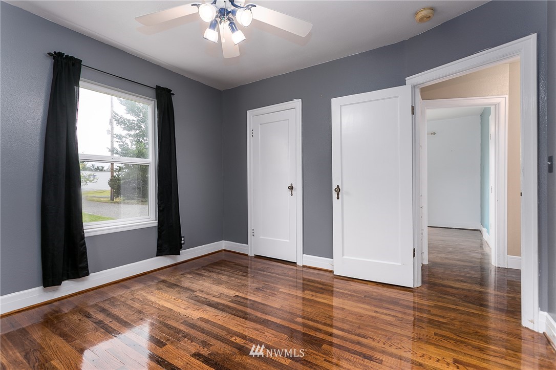 2419 East Badger Road Everson, WA 98247 - Photo 19 of 34 a view of a livingroom with wooden floor and a large window