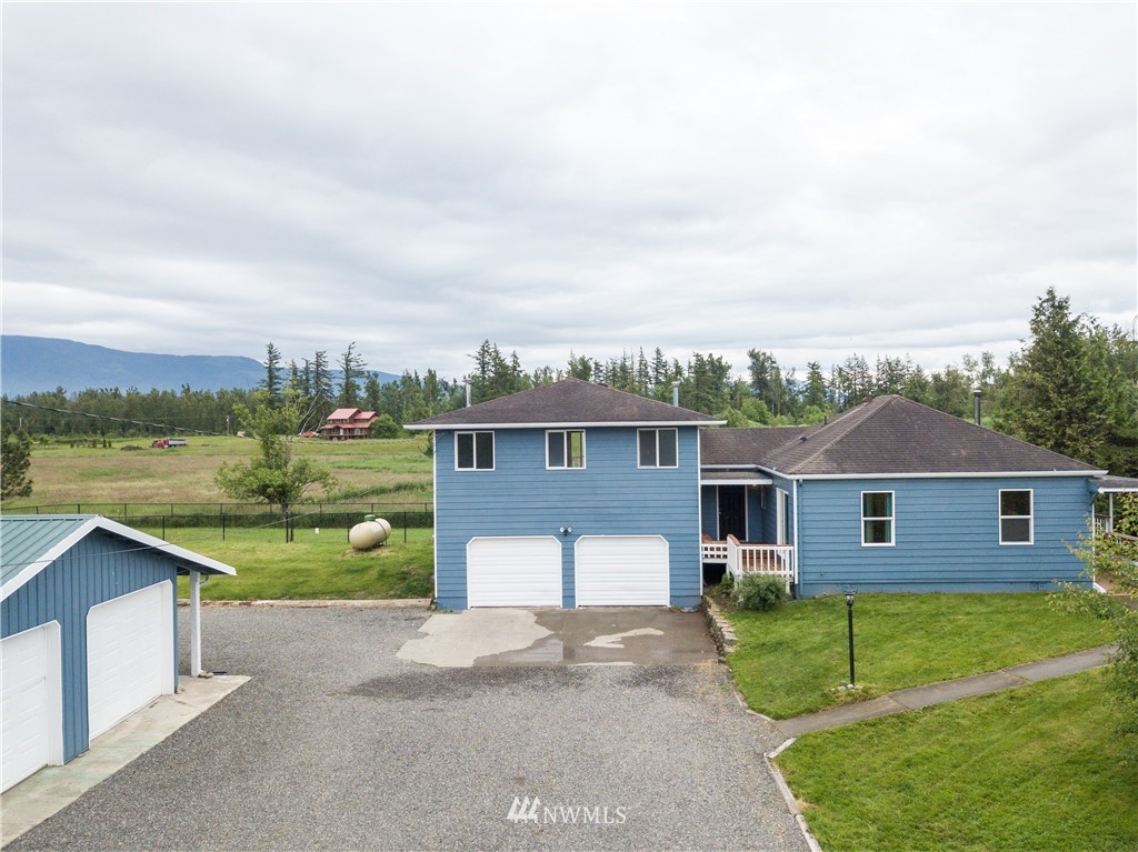 2419 East Badger Road Everson, WA 98247 - Photo 4 of 34 a front view of a house with a yard