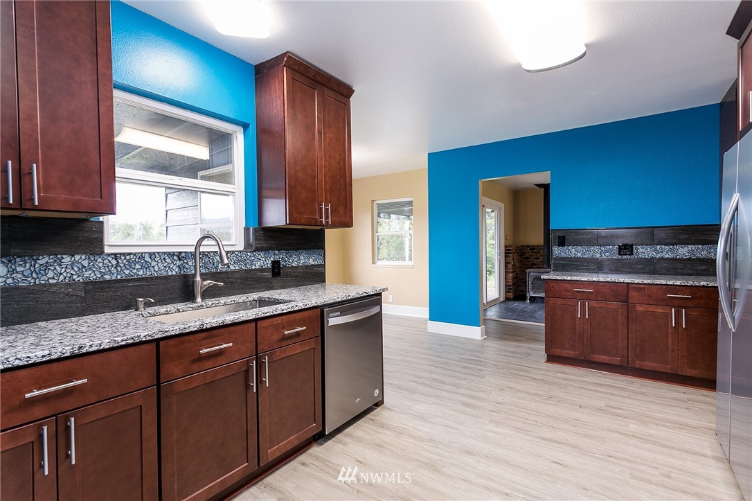 2419 East Badger Road Everson, WA 98247 - Photo 8 of 34 a kitchen with stainless steel appliances granite countertop a sink stove and refrigerator