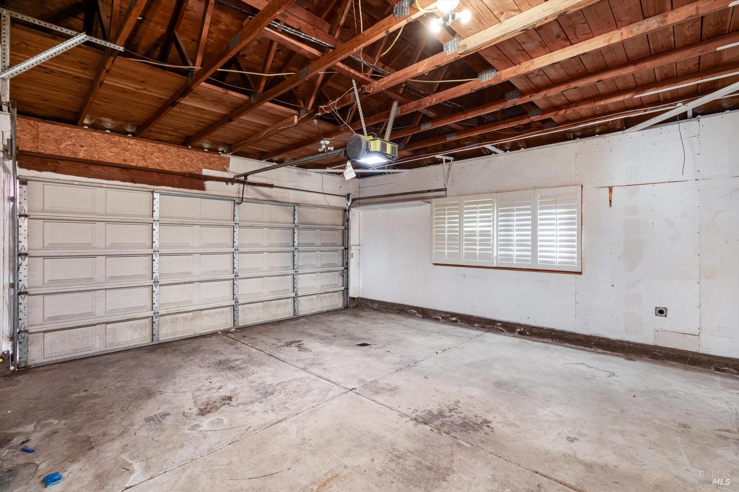 985 Gumview Road Windsor, CA 95492 - Photo 31 of 48 a view of a garage