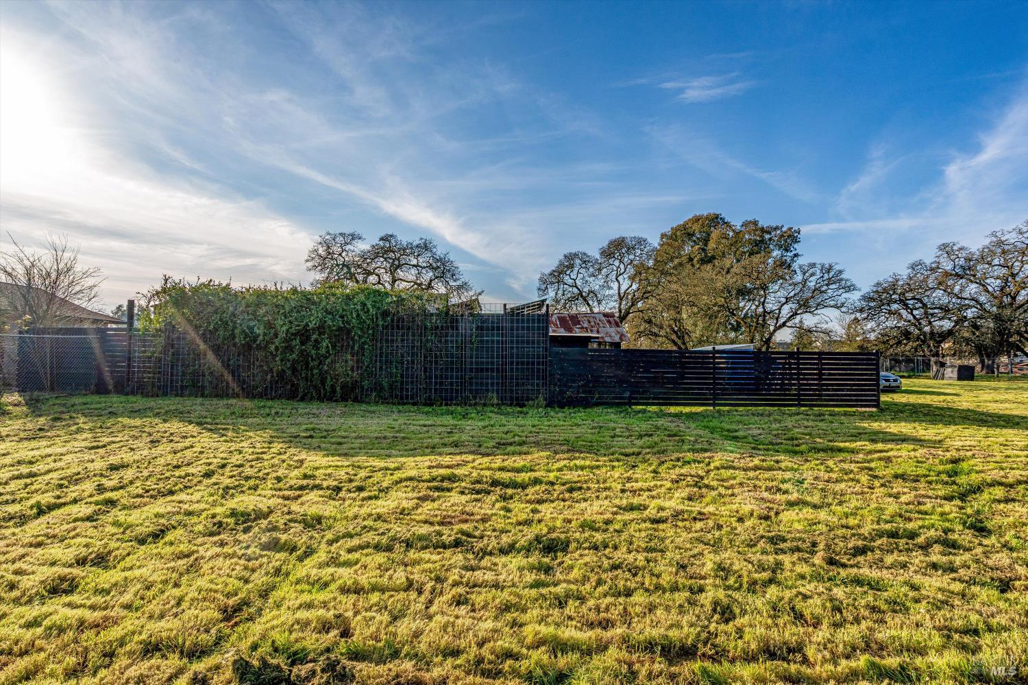 985 Gumview Road Windsor, CA 95492 - Photo 37 of 48 a view of a backyard