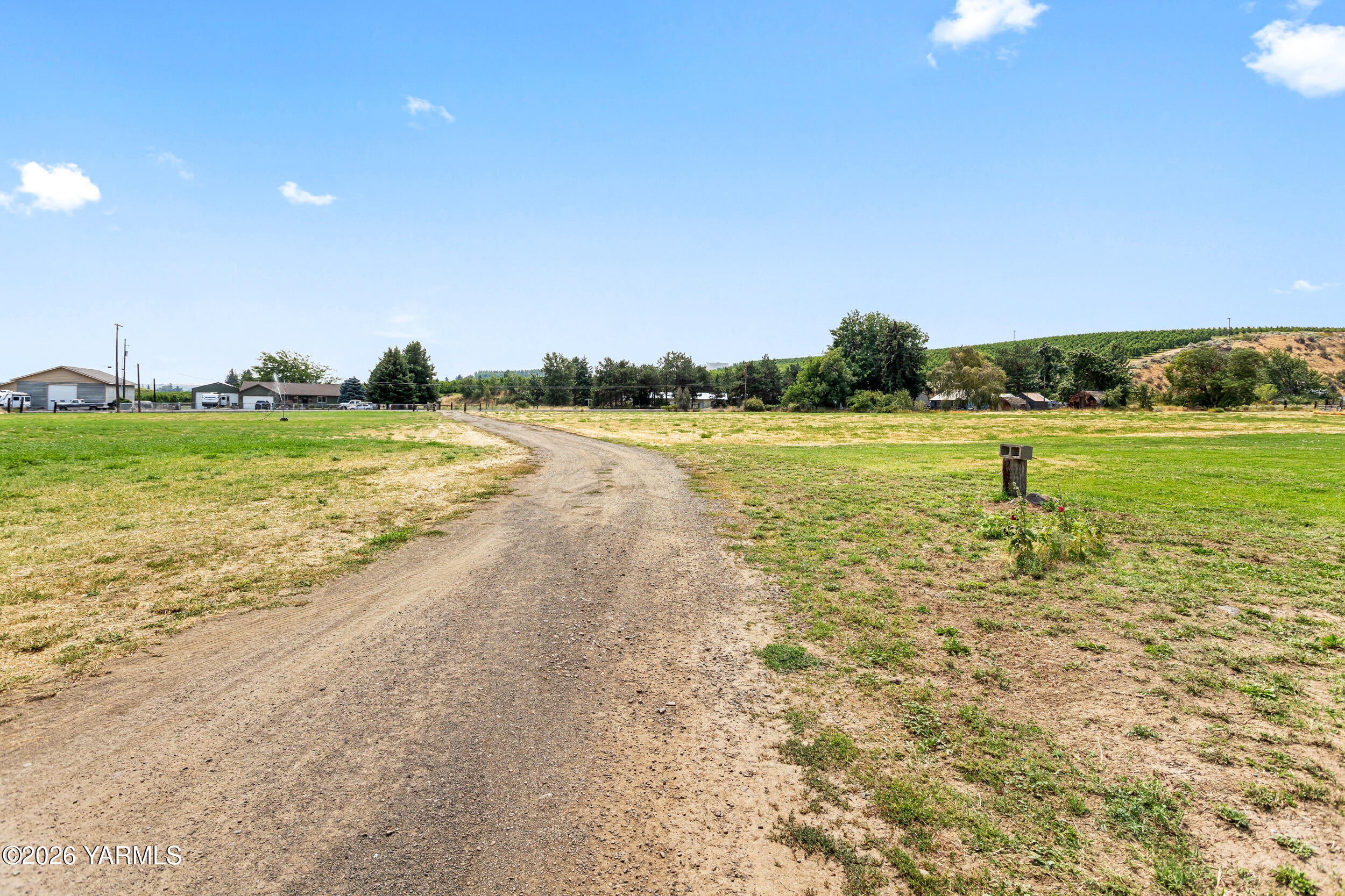 3361 Rosenkranz Road Tieton, WA 98947 - Photo 4 of 49 Driveway