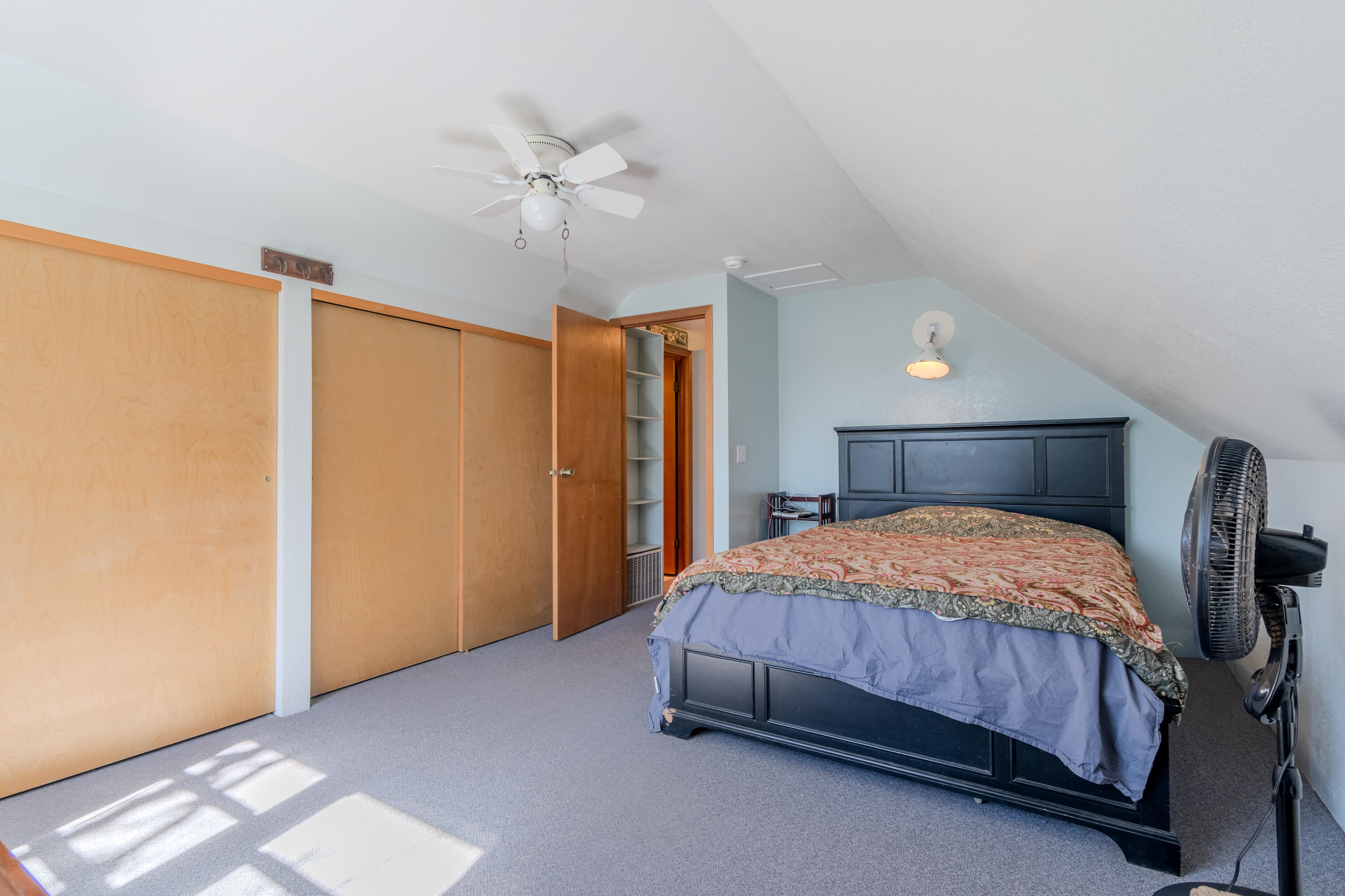 127 Lodge Road Trail, OR 97541 - Photo 21 of 37 Upstairs Bedroom 1