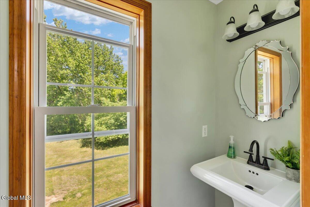 1033 Farm To Market Road Schaghticoke, NY 12154 - Photo 53 of 69 53-1033 old Schaghticoke rd-55