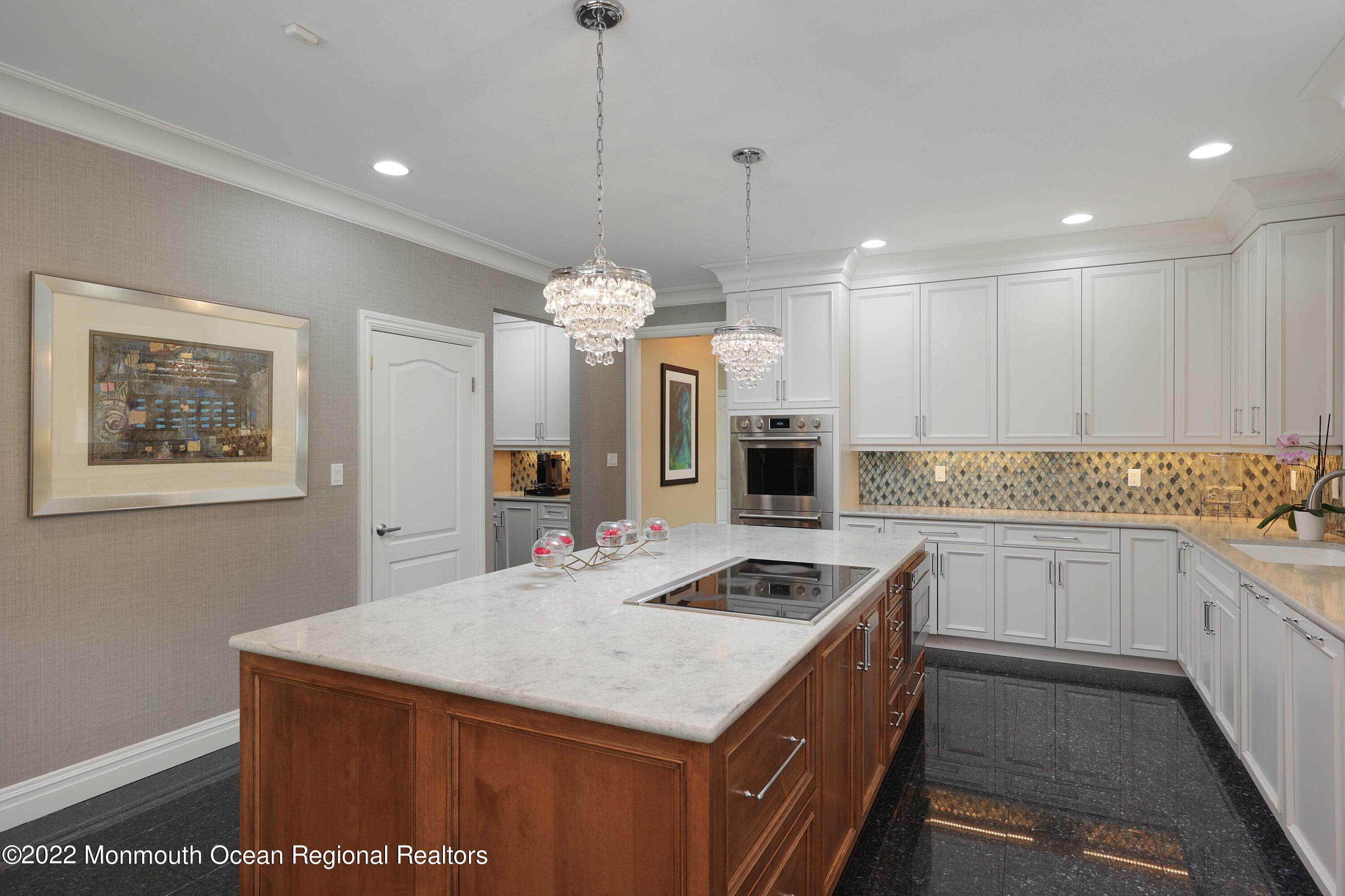150 Highland Ridge Road Manalapan, NJ 07726 - Photo 13 of 59 758A3504
