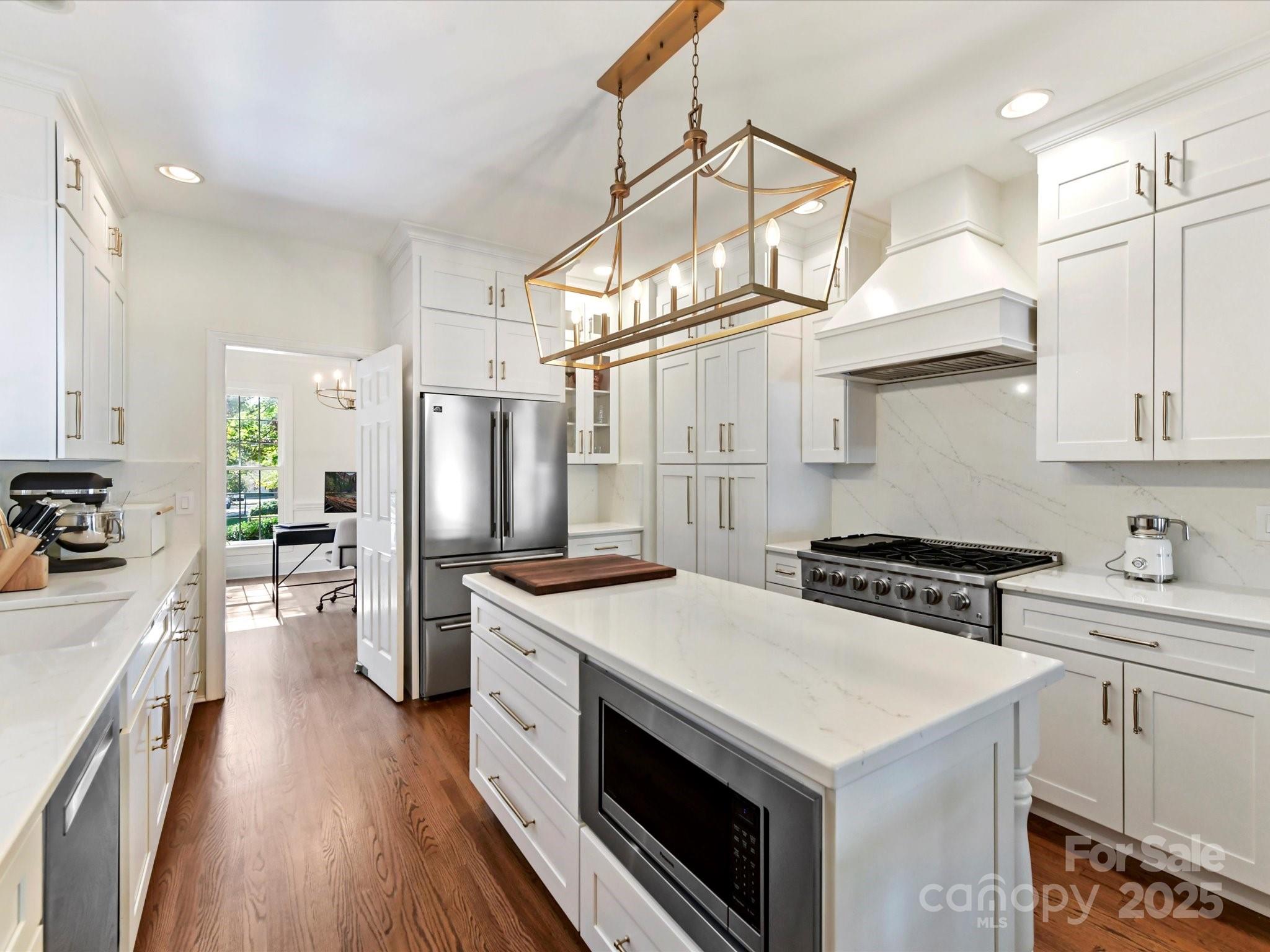 3813 Selwyn Farms Lane Charlotte, NC 28209 - Photo 11 of 41