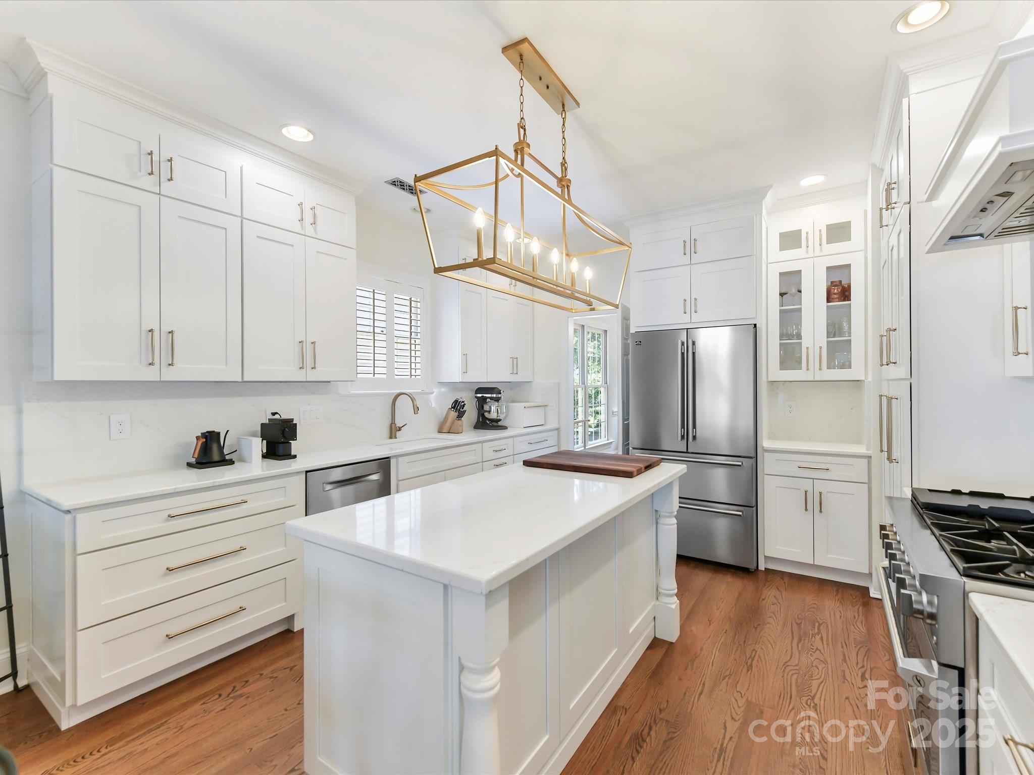 3813 Selwyn Farms Lane Charlotte, NC 28209 - Photo 10 of 41