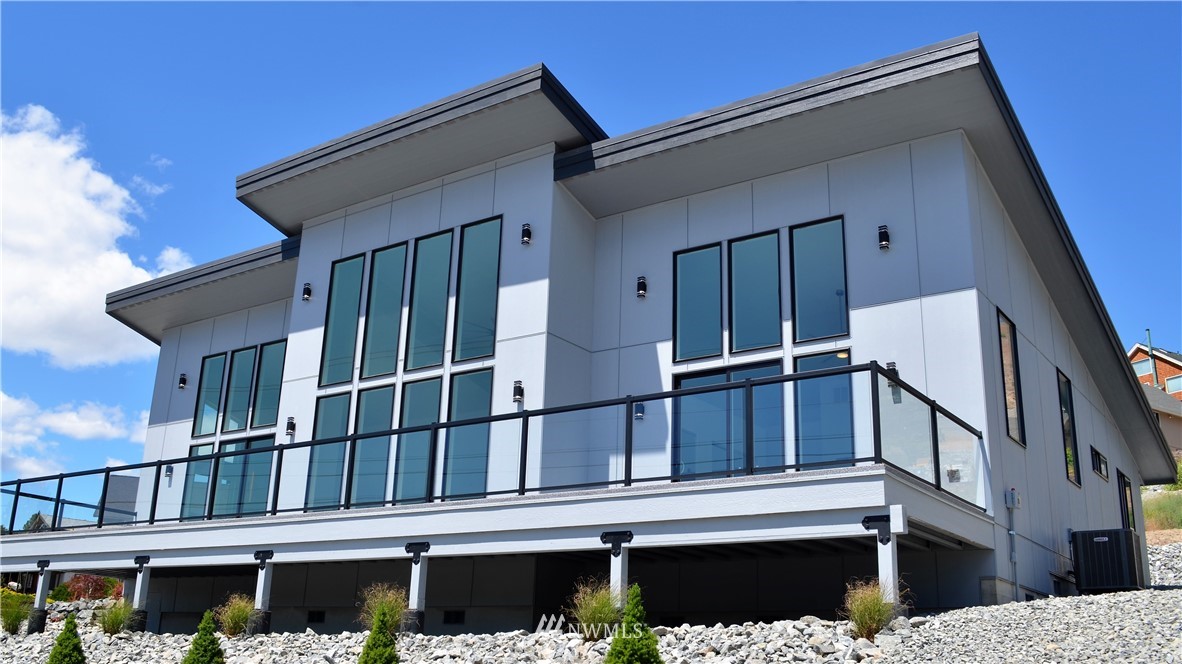 100 Riviera Drive Chelan, WA 98816 - Photo 3 of 40 Gallery Image 3