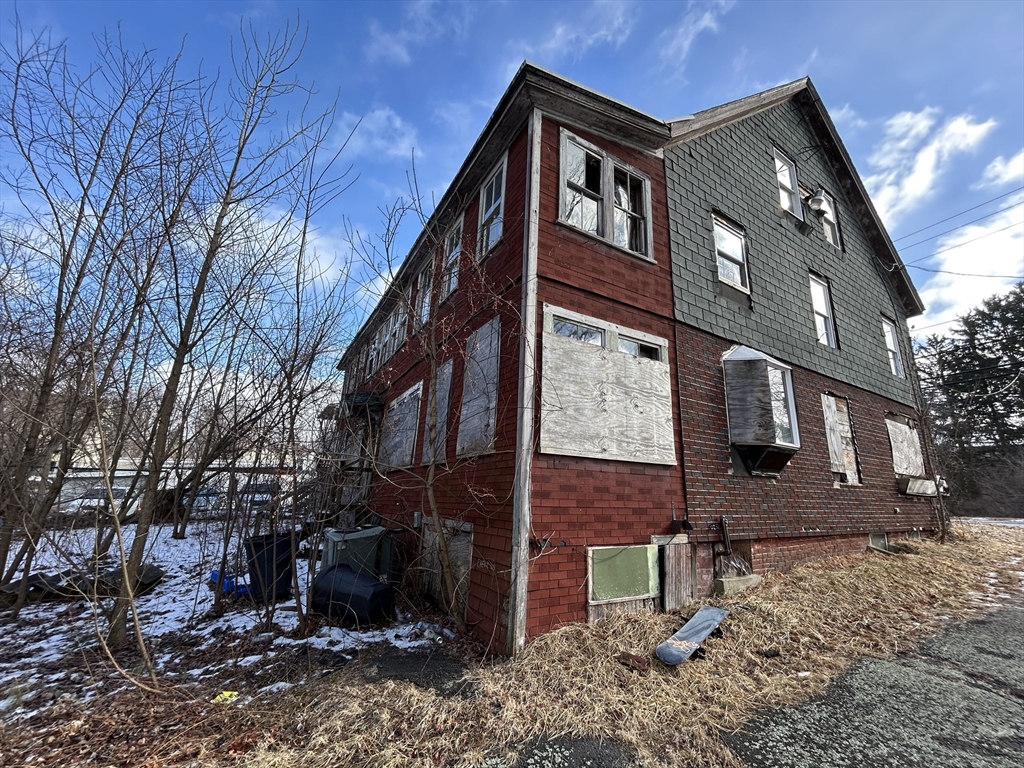 65 West Street Ware, MA 01082 - Photo 4 of 37 Gallery Image 4