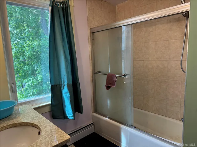 $2,500 | 39 Crescent Place, Middletown, NY 10940