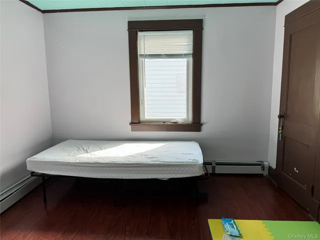 $2,500 | 39 Crescent Place, Middletown, NY 10940