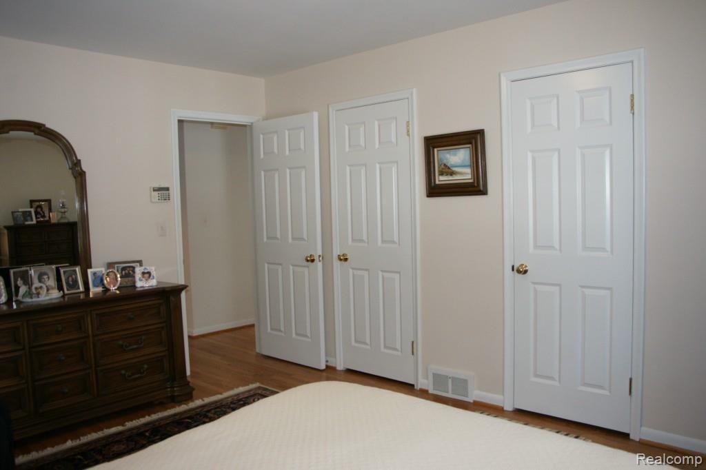 192 Ridgemont Road Grosse Pointe, MI 48236 - Photo 12 of 16 DSC00156.jpg