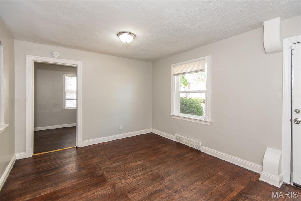 320 Henquin Drive Ferguson, MO 63135 - Photo 11 of 44