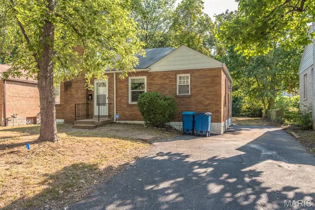 $1,380 | 320 Henquin Drive, Ferguson, MO 63135