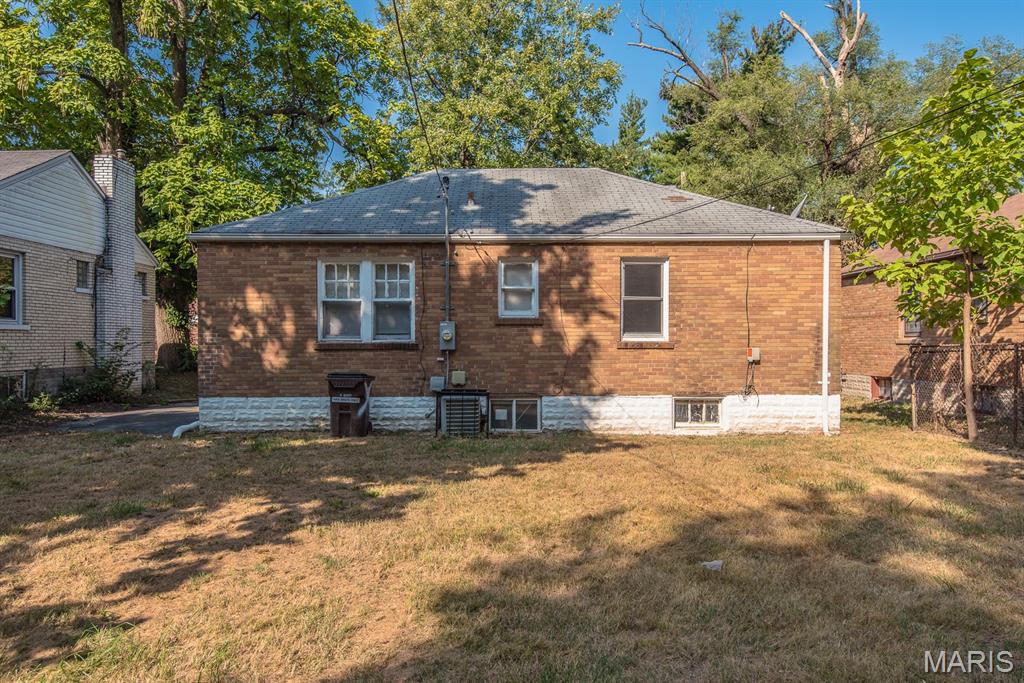 320 Henquin Drive Ferguson, MO 63135 - Photo 6 of 44